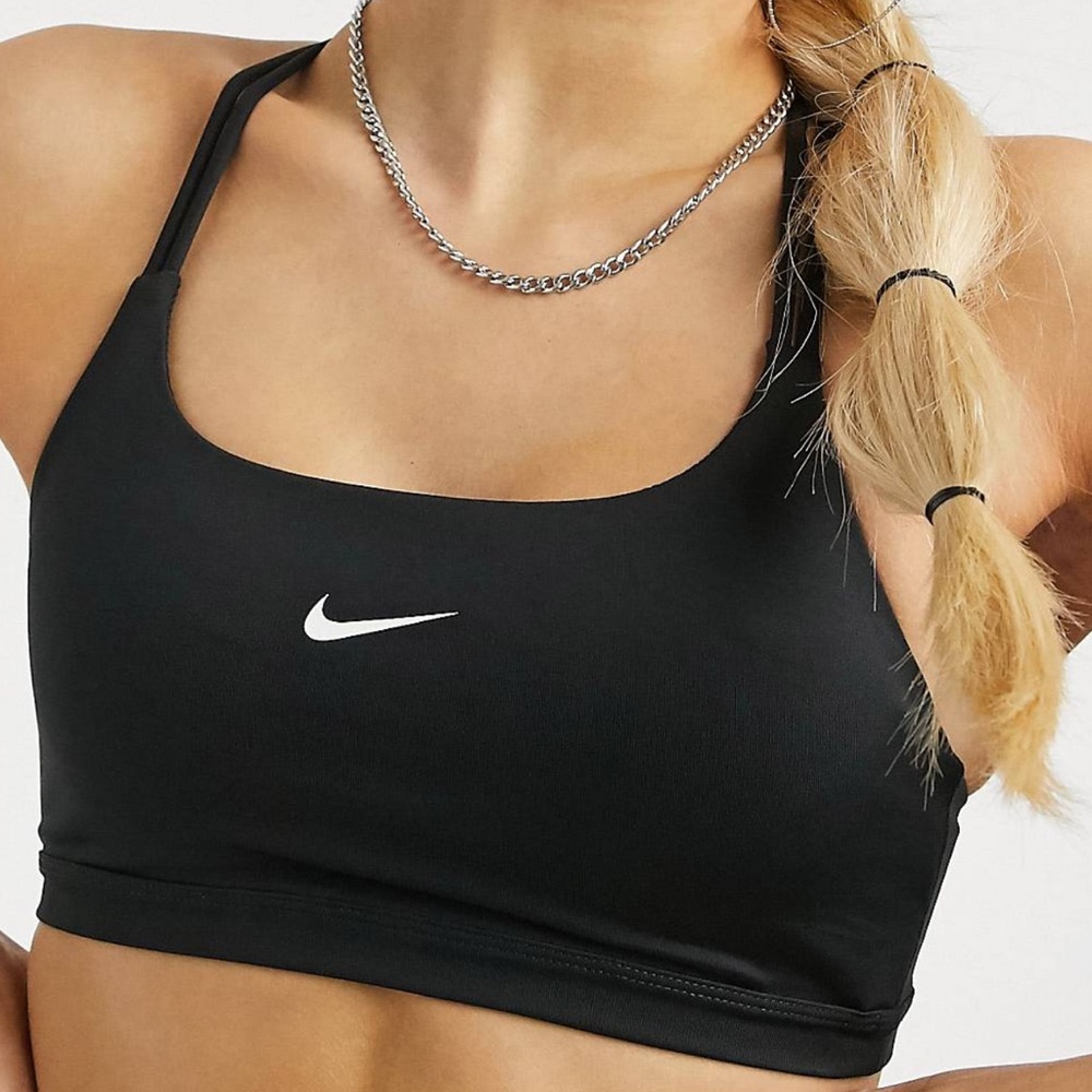 Nike shorts bra